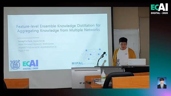 Feature-level Ensemble Knowledge Distillation for Aggregating Knowledge from Multiple Networks