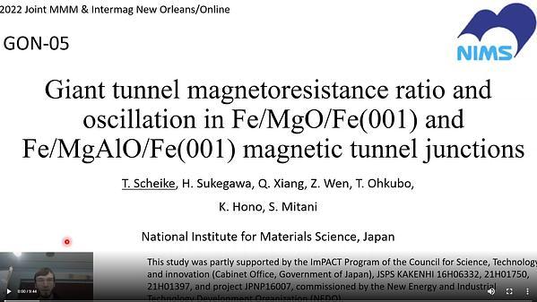 Giant tunnel magnetoresistance ratio and oscillation in Fe/MgO/Fe(001) and Fe/MgAlO/Fe(001) magnetic tunnel junctions